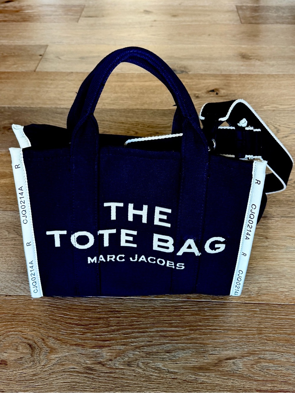 Marc Jacobs The Tote Bag Medium Black & Cream Tote Bag